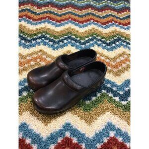 Brown Womans Santita Clogs 6.5 or 37